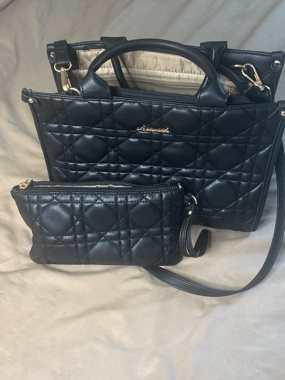 LovevookQuilted Black Women's Handbag with Detachable Pouch - Unbranded